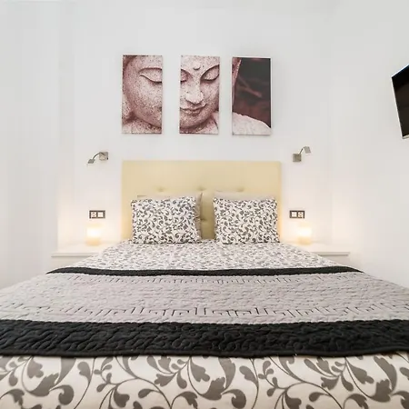 Picasso With Swimming Pool And Parking In The Center! Malaga