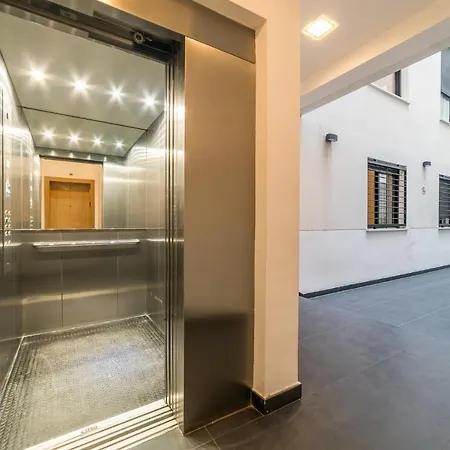 Picasso With Swimming Pool And Parking In The Center! Apartment