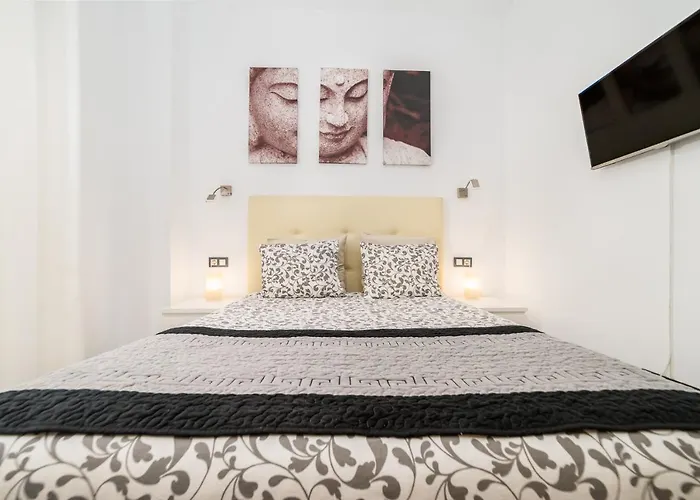 New! With Pool And Parking In The Center! Málaga