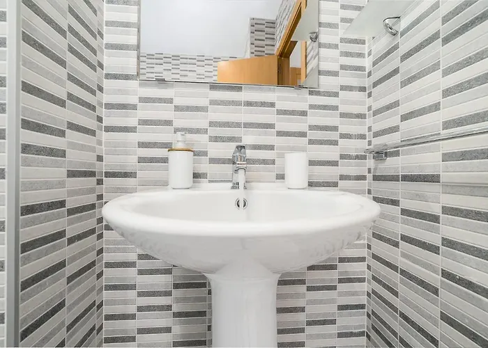 New! With Pool And Parking In The Center! Málaga